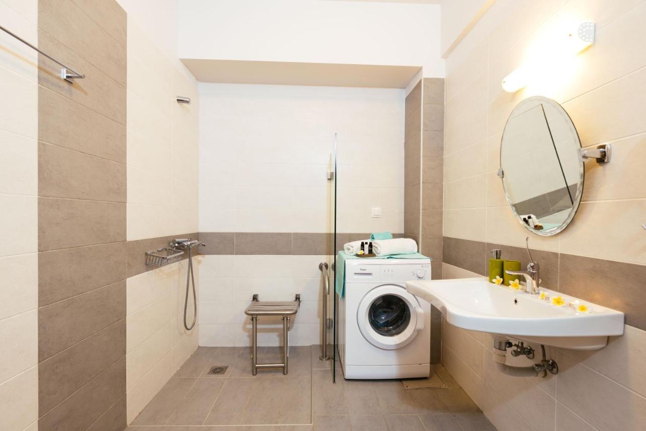 Sea View Luxury Apartments 플라키아스 외부 사진